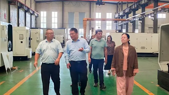 Khách hàng nước ngoài đến thăm Nhà máy Công nghiệp nặng Qiansheng để kiểm tra tại chỗ