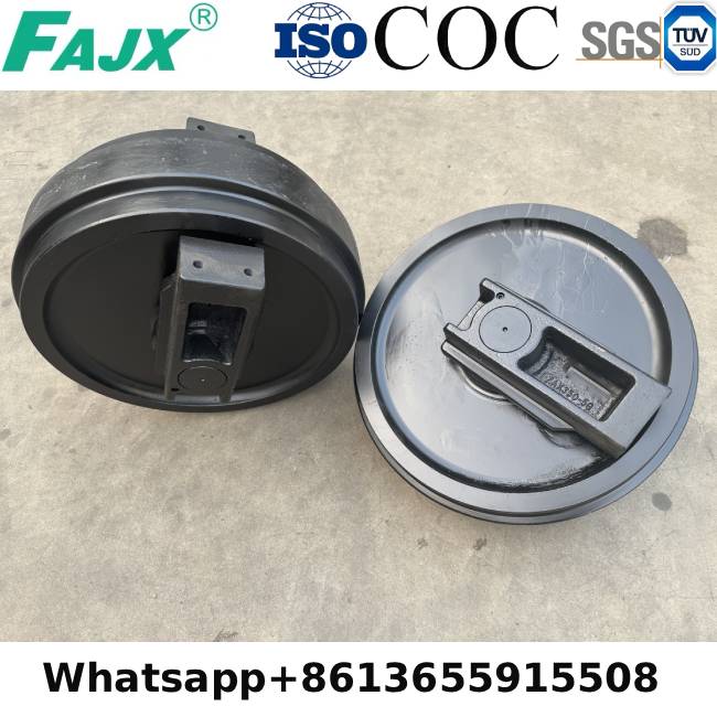 Bánh xe chạy không tải của máy đào ZAX350 được sử dụng vật liệu gì?
